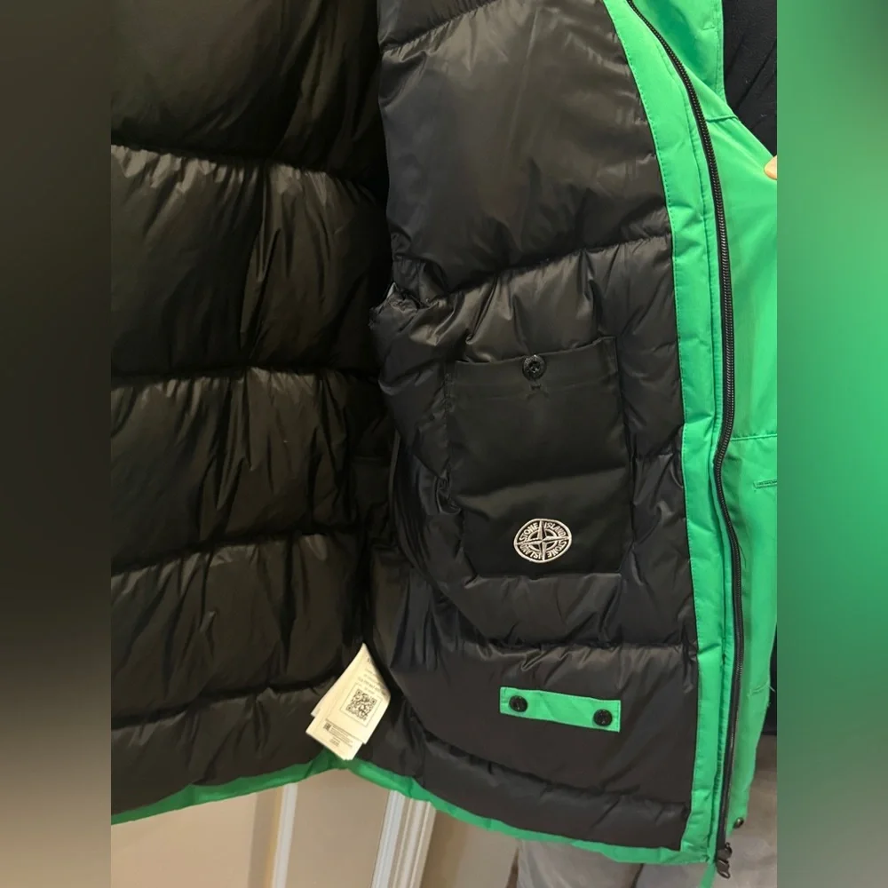 STONE ISLAND
Ripstop Gore-tex Tech Down Jacket In Green - Picture 5 of 8